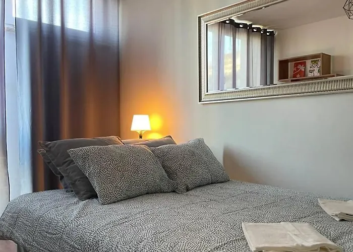 Halby Grzybowska 5 *