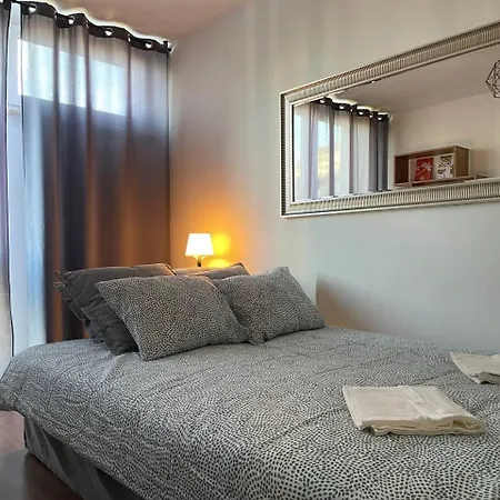 Halby Grzybowska 5 *